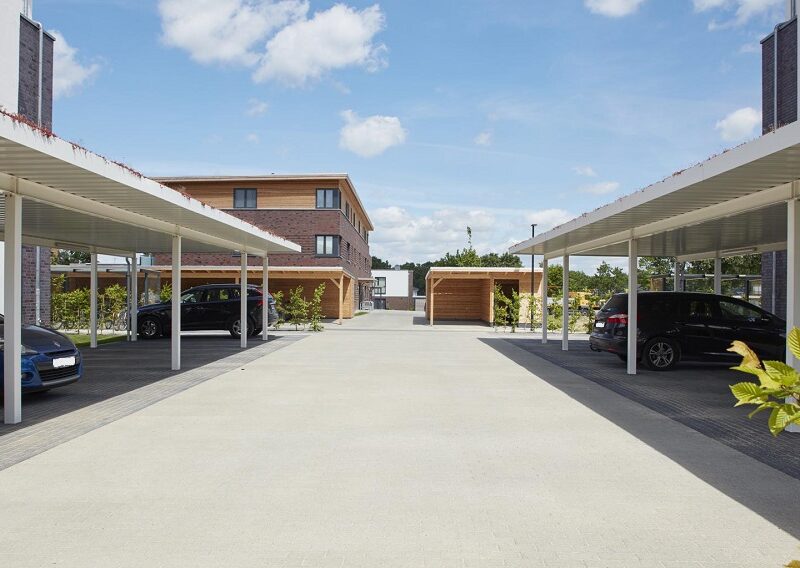 Carport-aus-Stahl-Gründach-light1