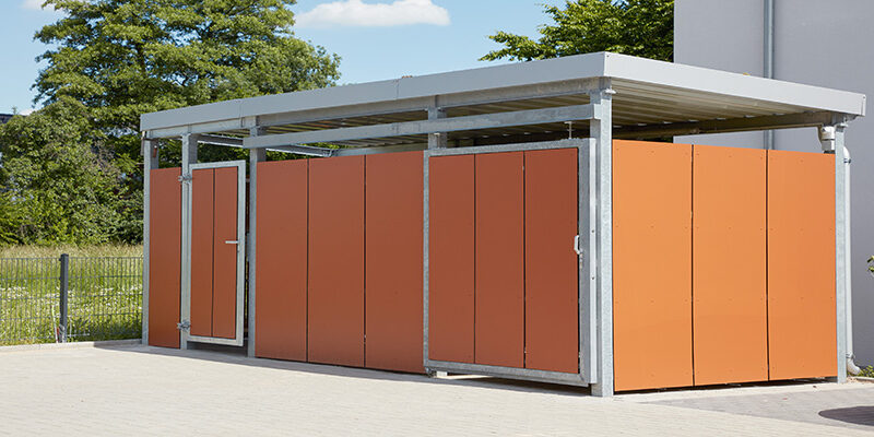 Fahrradhaus-Fluegeltor-Haengeschiebetor-Trespa