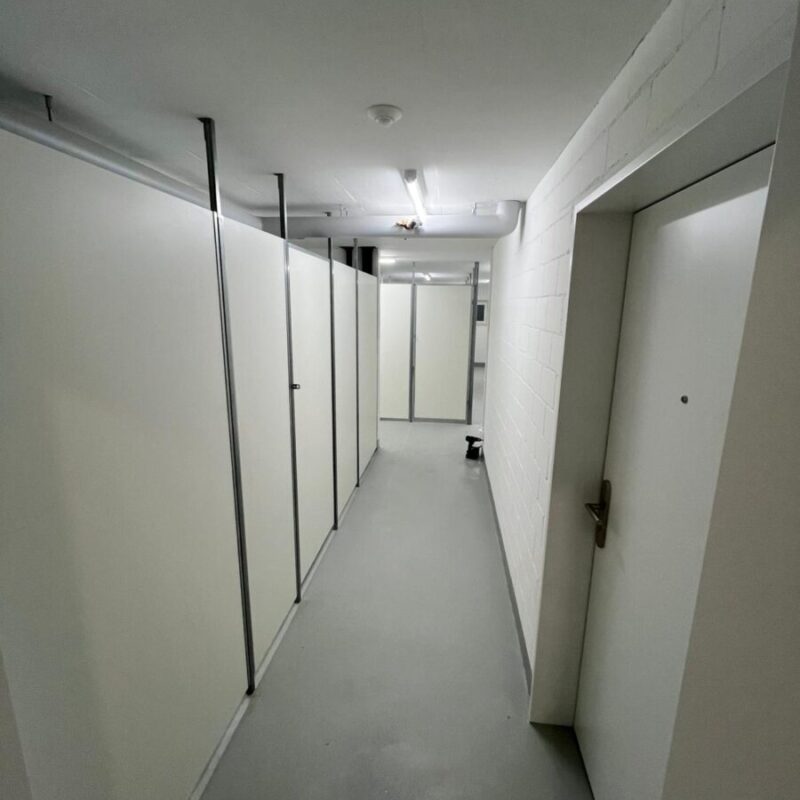 Kellertrennwand aus Spanplatten