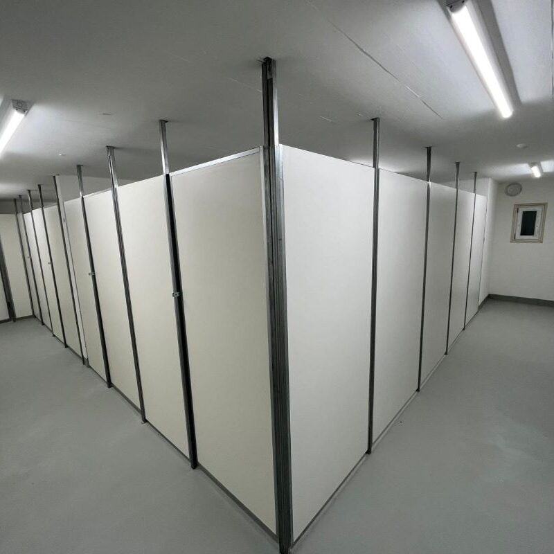 Kellertrennwand aus Spanplatten_55